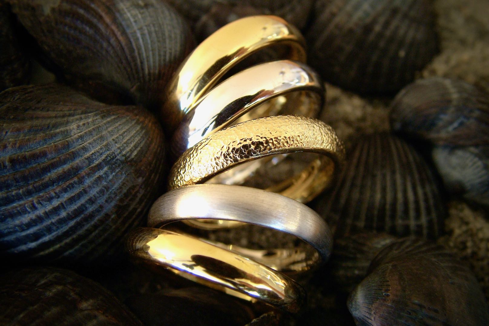 Ringstørrelse er vigtig - Hos Jan Jørgensen Smykker kan ringstørrelsen altid tilpasses, så ringene passer perfekt